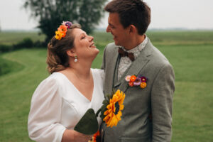 Bloemen in mijn haar op mijn trouwdag